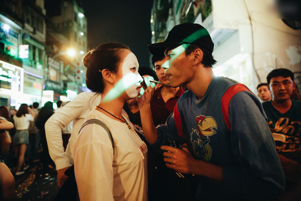 Giới trẻ Sài Gòn hưởng ứng Halloween: Phố đi bộ Bùi Viện là sàn hóa thân đặc sắc nhất năm nay!